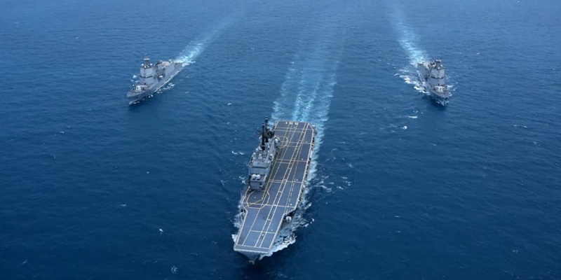 2 Fregat dan Pesud TNI AL Kawal Kedatangan Kapal Induk Garibaldi
