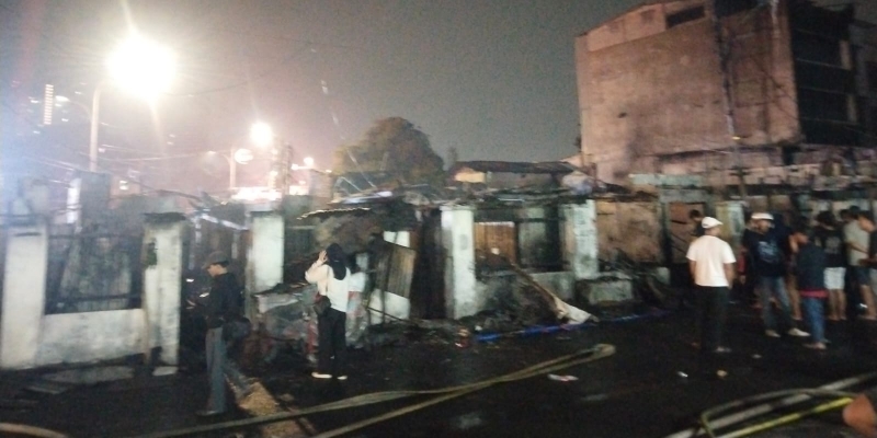Korsleting Listrik Diduga Pemicu Kebakaran Rumah di Kebayoran Lama