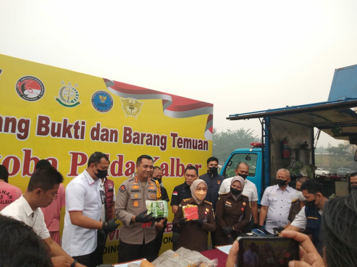 Polda Kalbar Ungkap Hampir 2 Kg Sabu, Ratusan Gram Happy Water dan 6,3 Kg Ganja di Pontianak dan Kubu Raya