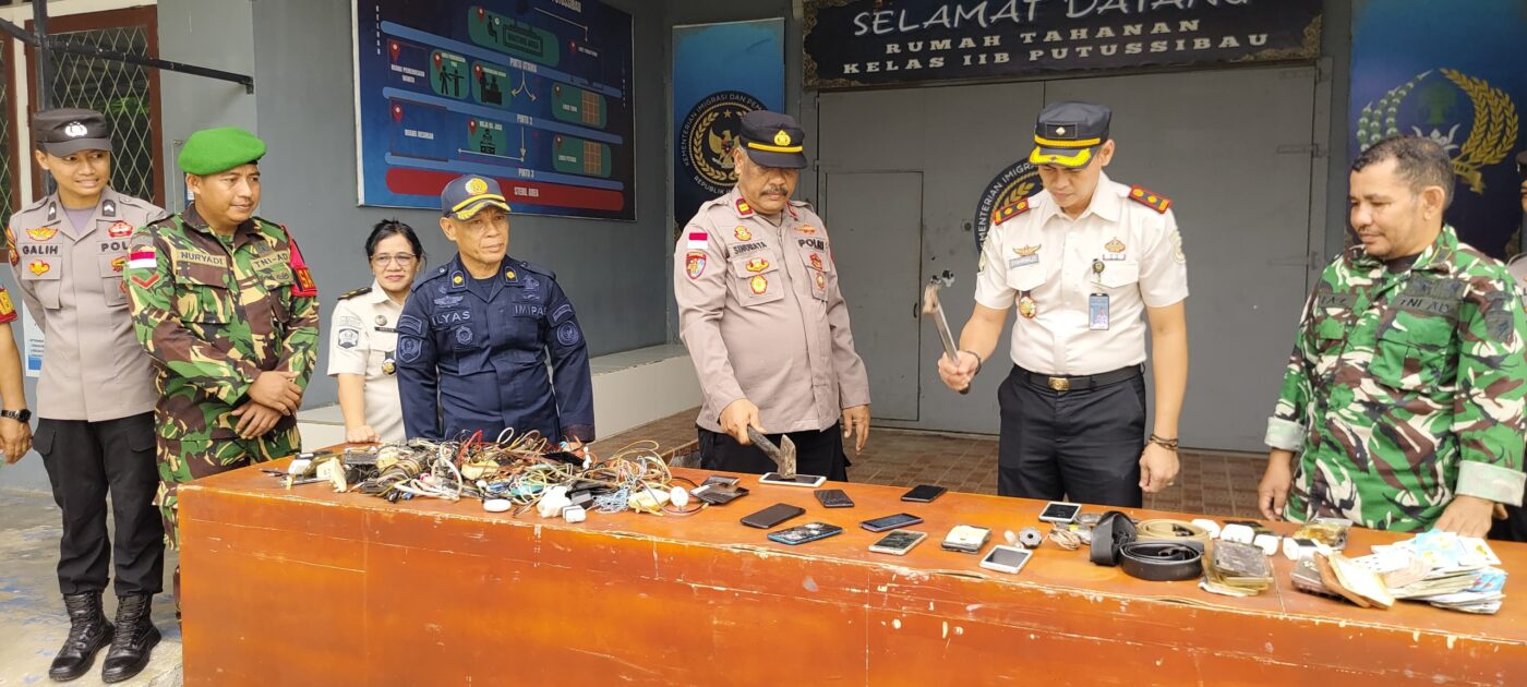 Sinergi TNI-Polri dan Rutan Putussibau, Razia Gabungan Temukan Sejumlah Barang Terlarang