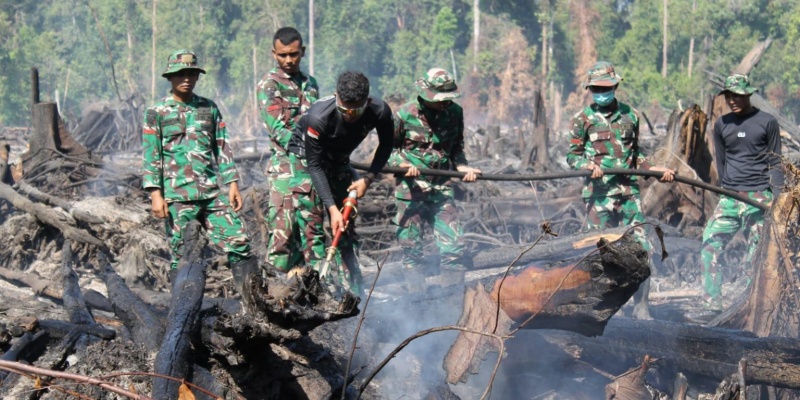 TNI Perkuat Pengabdian untuk Masyarakat di Tengah Karhutla dan Bencana Alam