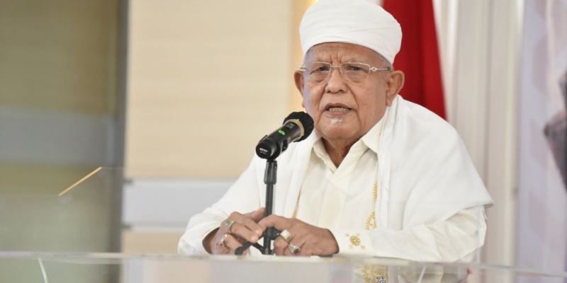 Singa Podium KH Syukron Makmun Tutup Usia
