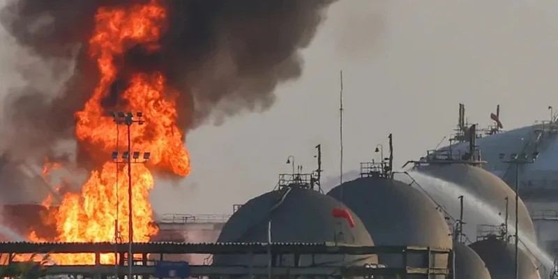 Houthi Gempur Fasilitas Aramco di Riyadh dengan Rudal dan Drone