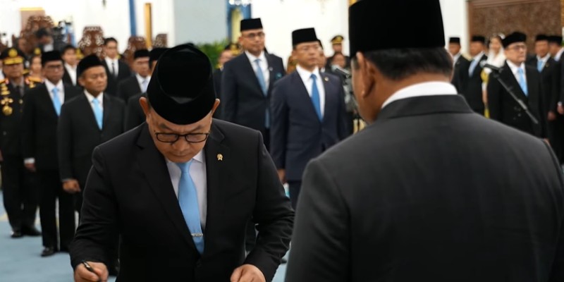 Dudung Resmi Jabat Menko Polkam, Geser Djamari Chaniago