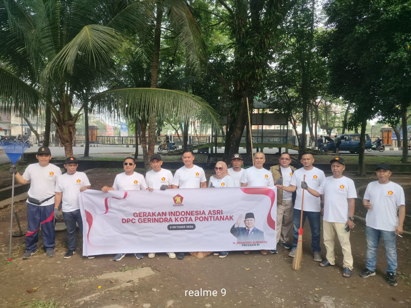 Gelar Gerakan ASRI, Partai Gerindra Kalbar Kerja Bakti Massal di Kantor DPD