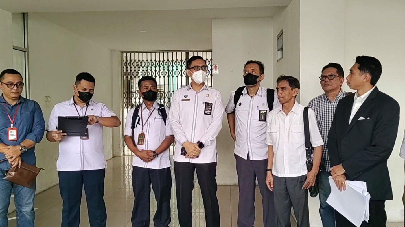Sidang Lapangan Kasus Dugaan Penyimpangan Dana Hibah Yayasan Mujahidin, Hakim PN Pontianak Tinjau Titik Sampel Bangunan