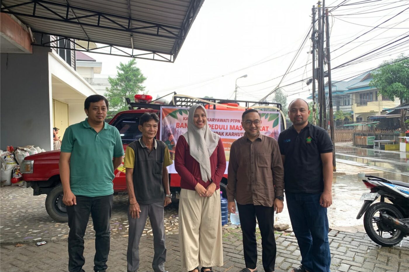 Bantu Korban Karhutla Kalimantan, Karyawan PTPN IV PalmCo Salurkan 11,2 Juta Liter Air Bersih dan 1 Juta Masker