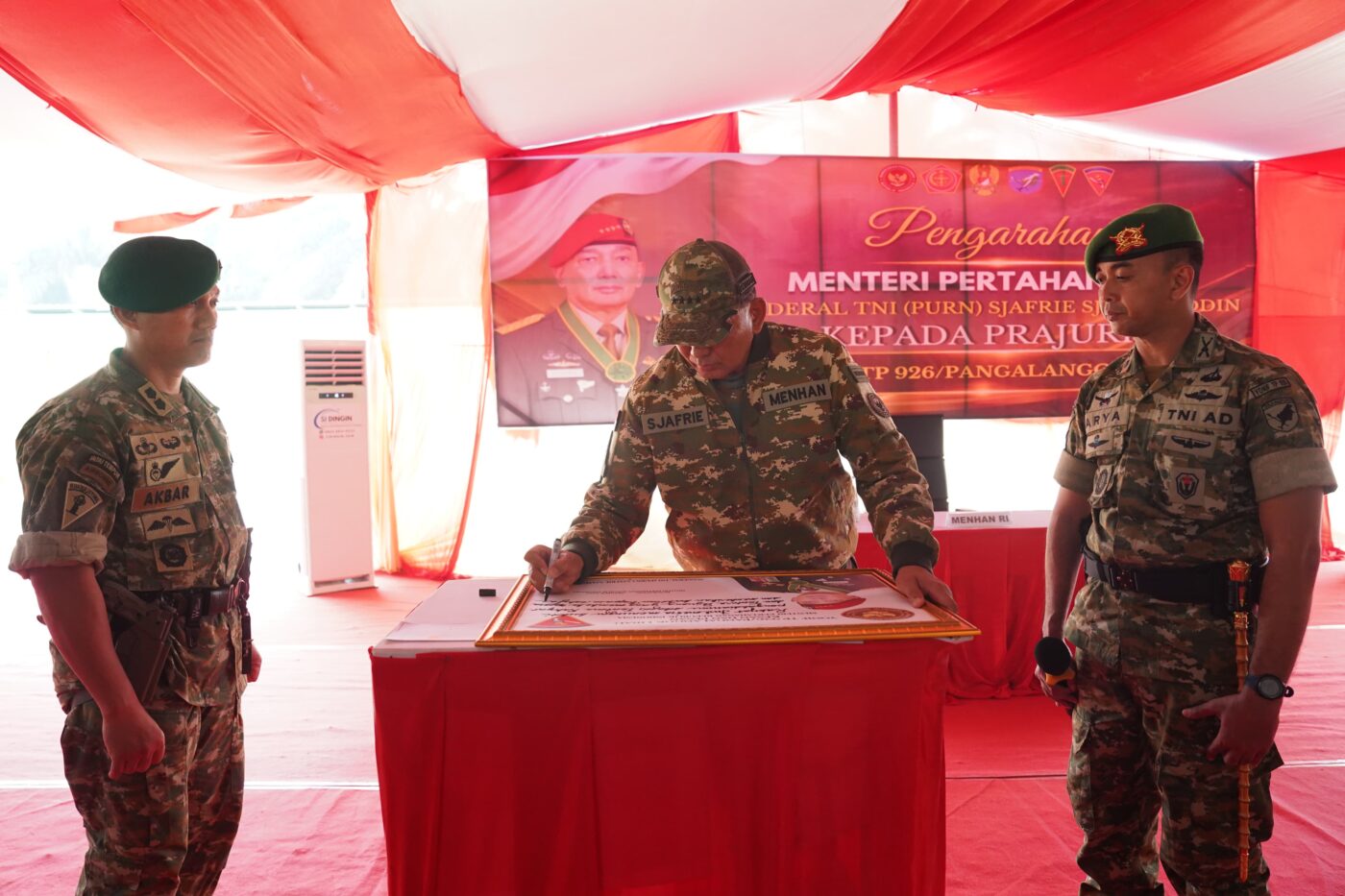 Pangdam XII/Tpr Dampingi Menhan Tinjau Yonif TP 926/PL
