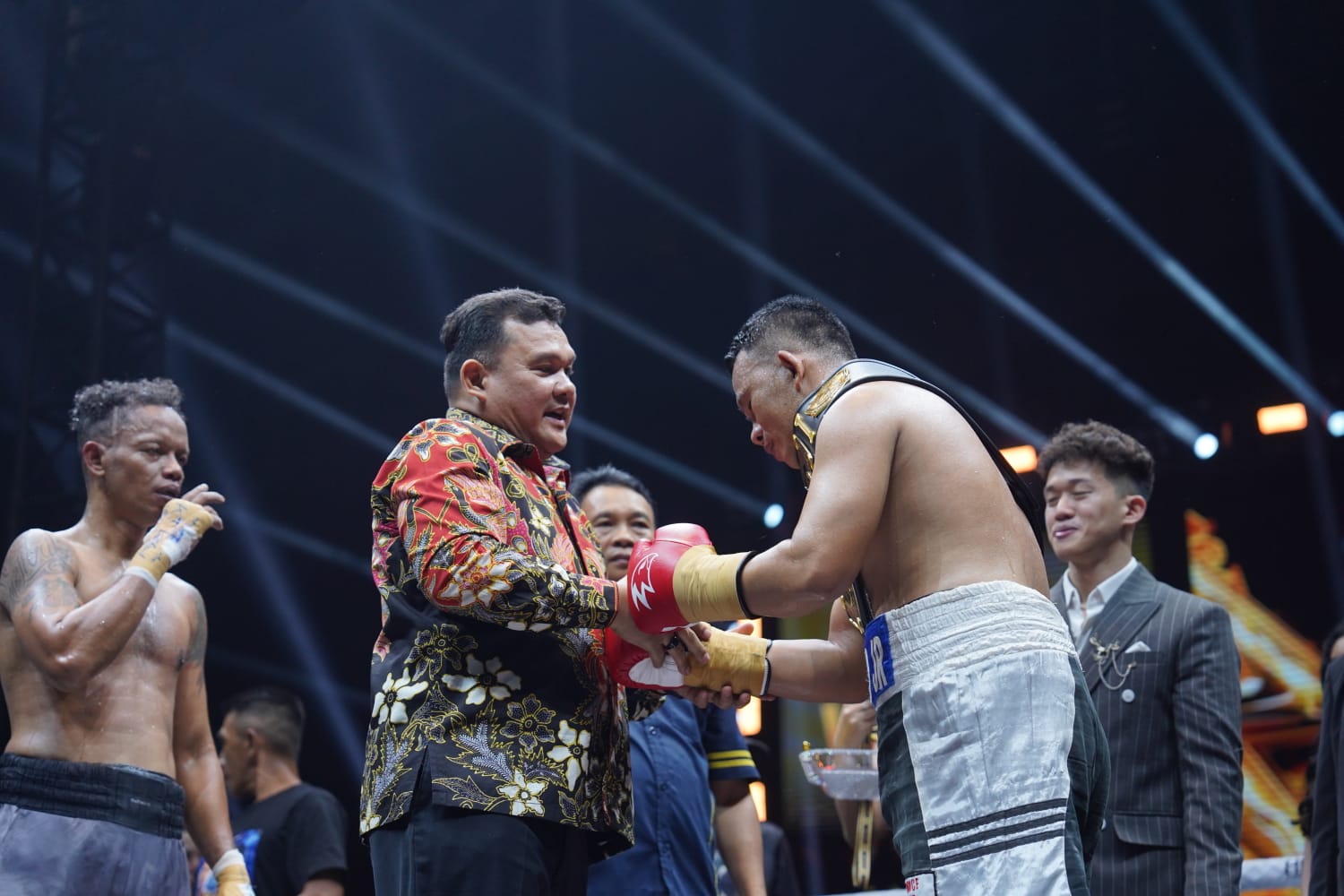 Daud Yordan Menang, Kapolda Kalbar Serahkan Sabuk Emas