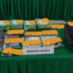 Lagi.. Satgas Pamtas Yonarmed 19/Bogani Gagalkan Penyelundupan 5,2 Kg Sabu di Jalur Tikus Aruk Sambas