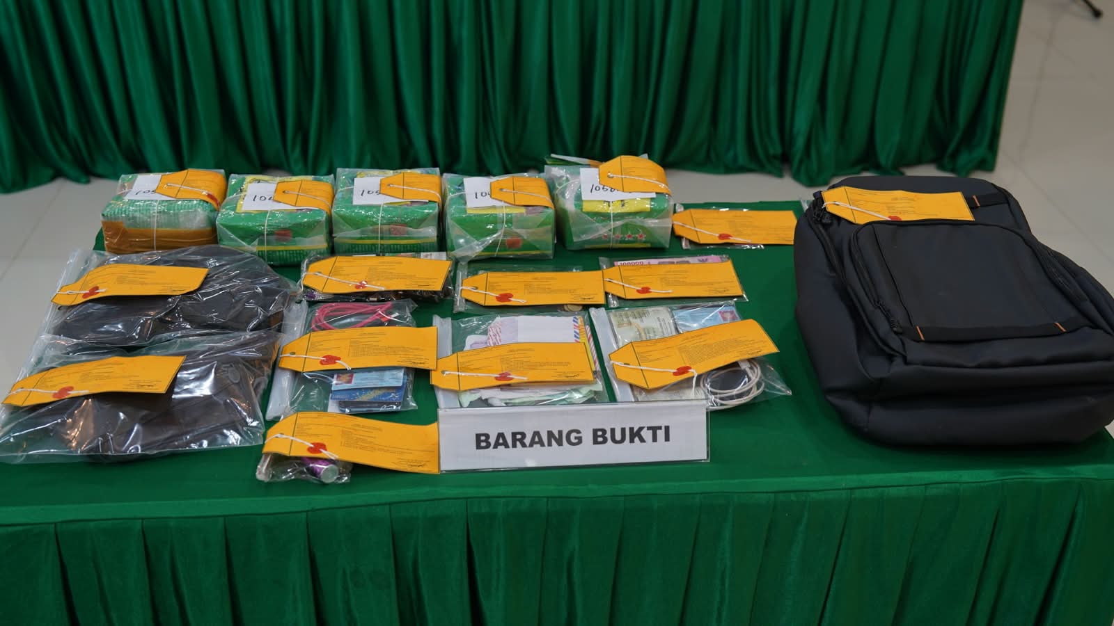 Lagi.. Satgas Pamtas Yonarmed 19/Bogani Gagalkan Penyelundupan 5,2 Kg Sabu di Jalur Tikus Aruk Sambas