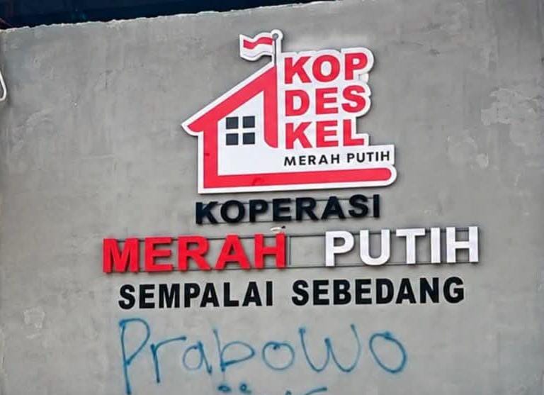 Nama Prabowo Dicoret di Dinding Kopdes Sambas, Gerindra: Keberatan Sampaikan Baik-baik!